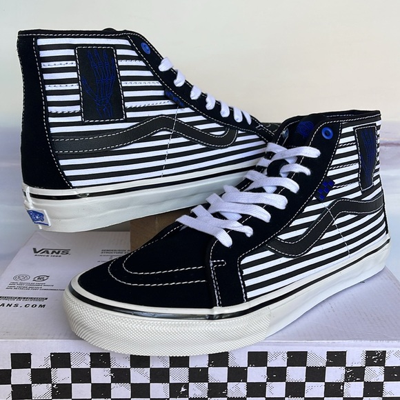 Vans Men’s Skate Sk8-Hi D
Breana Geering Black/White
VN0A5KYBBA2
Sneakers - Picture 8 of 16
